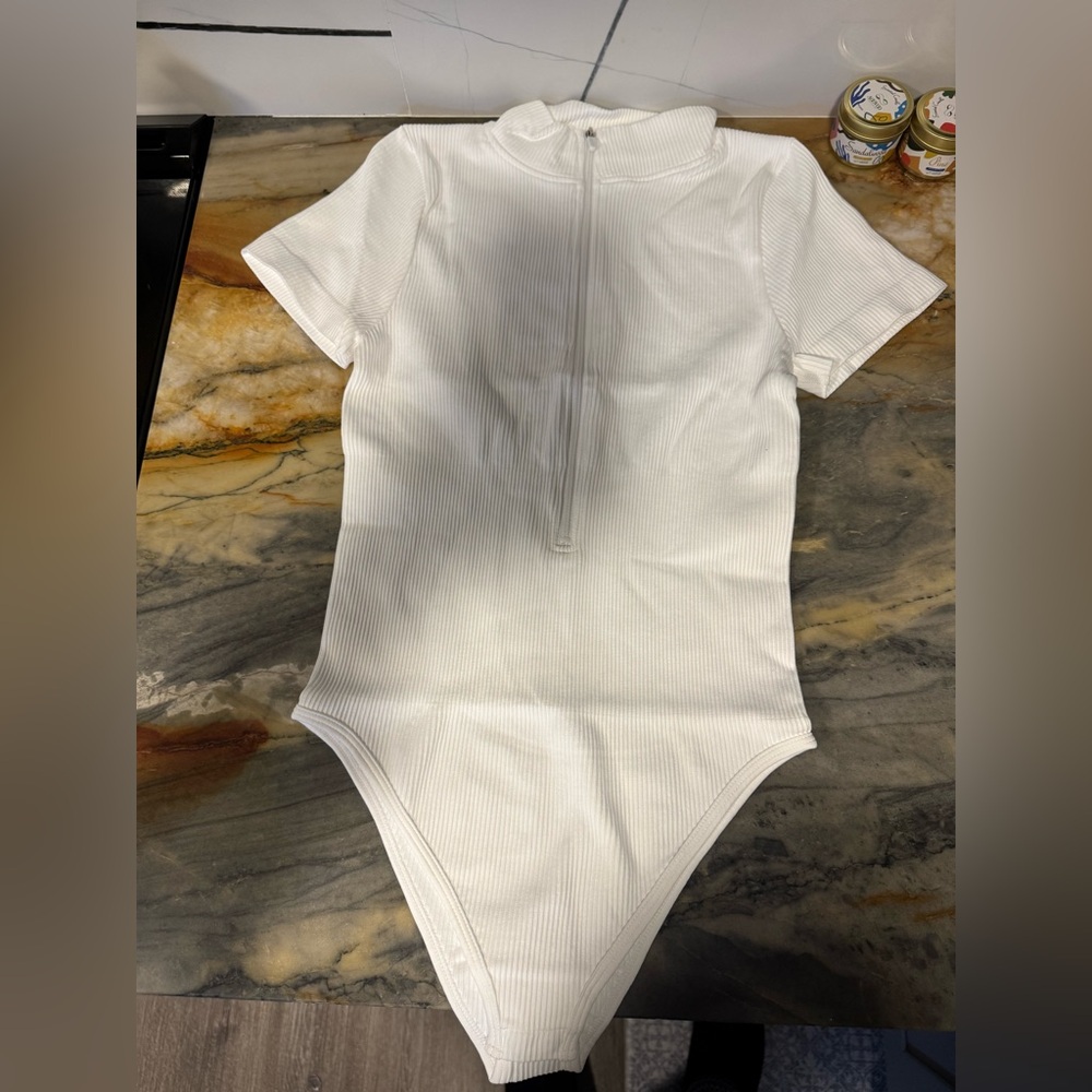 OQQ Women’s White Ribbed Short Sleeve One-Piece Bodysuit SIZE MEDIUM